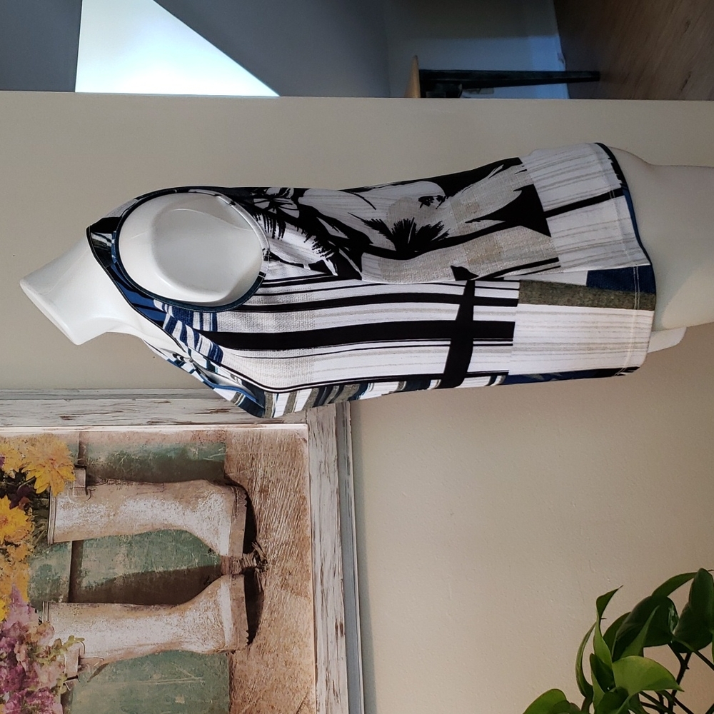 Essentials Tank - Picture 4 of 6